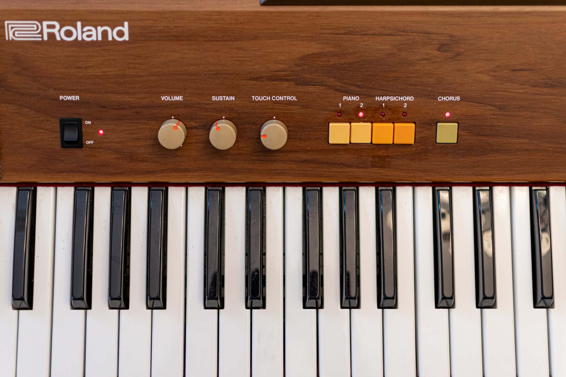Une image contenant musique, piano, clavier, orgue électrique Description générée automatiquement